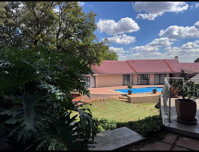 4 BEDROOM FREEHOLD FOR SALE IN WATERKLOOF RIDGE